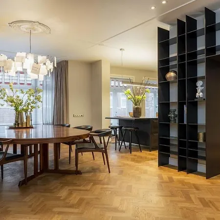 Appartement Oudezijds Voorburgwal Amsterdam アパート アムステルダム